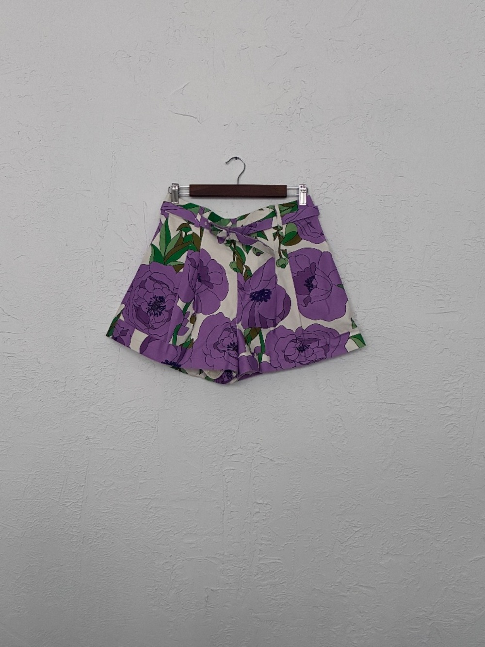 Hyacinth House Floral Pleated Shorts Size Large Belted Purple Green